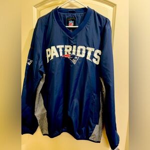 NWT New England Patriots G-lll men’s v-neckk pullover. Size L smoke free home.